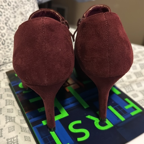 Herstyle Burgundy Pointy Booties - 7.5 - Picture 3 of 5